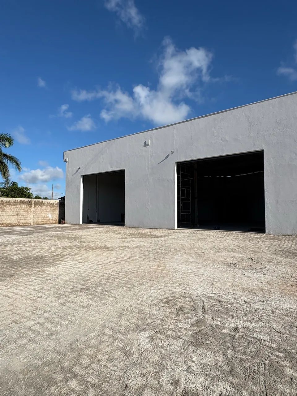 Alugo galpão com terreno BR 406