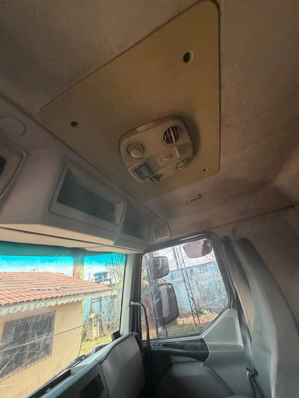 Vendo caminhão volvo truck 270 baú  - Foto 8