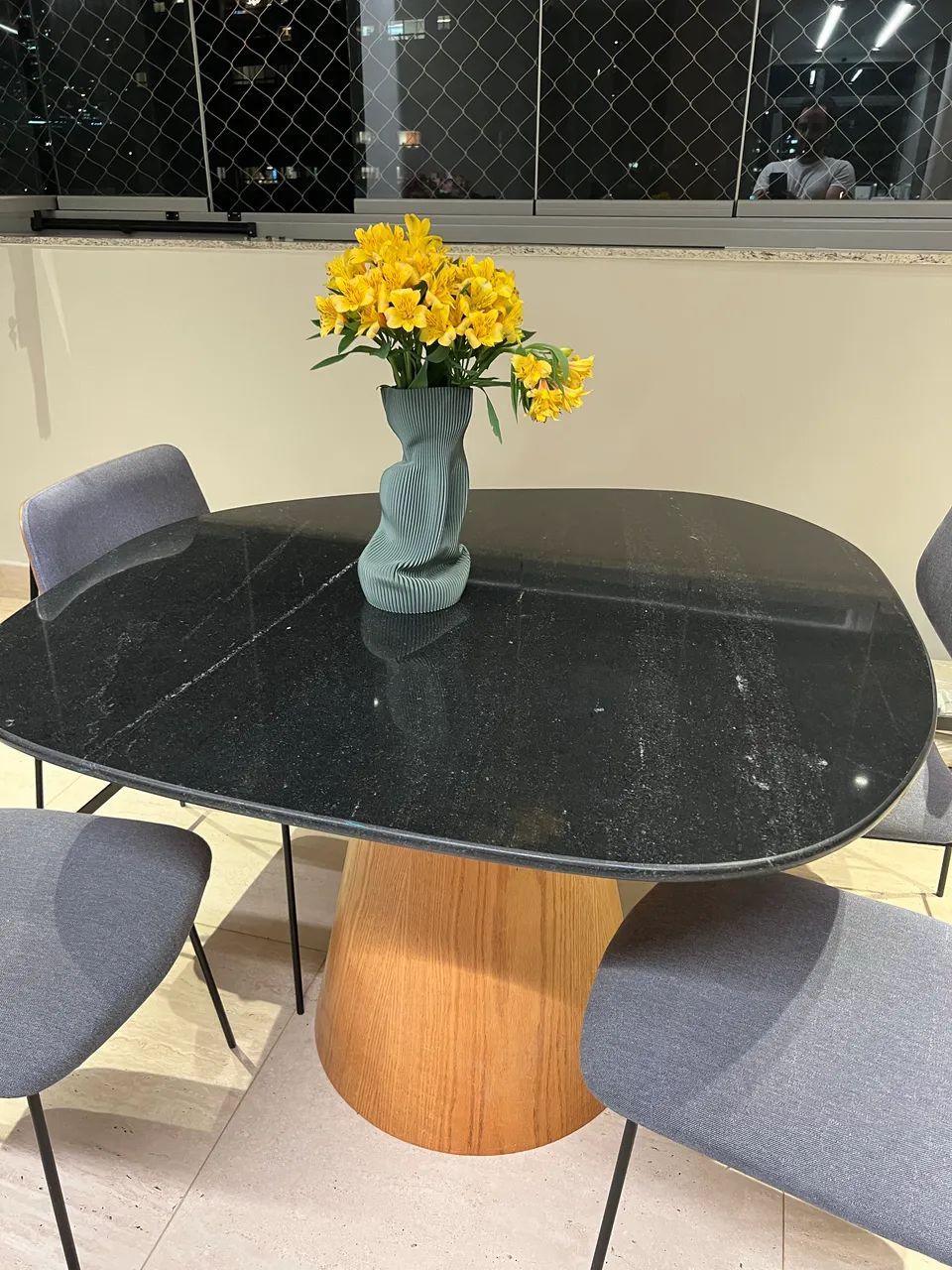 Conjunto de Mesa e cadeiras 