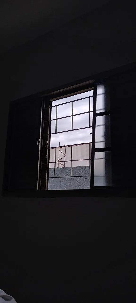 Alugo quarto próximo  ao shooping  catuai