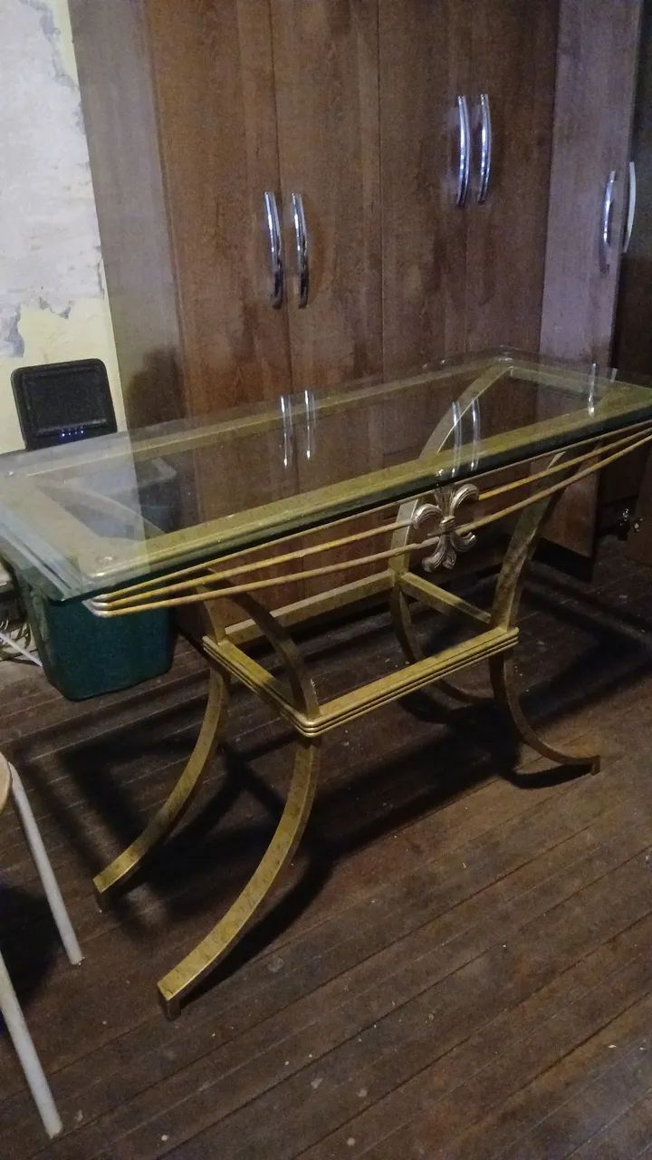 Sideboard. 468253019042621440