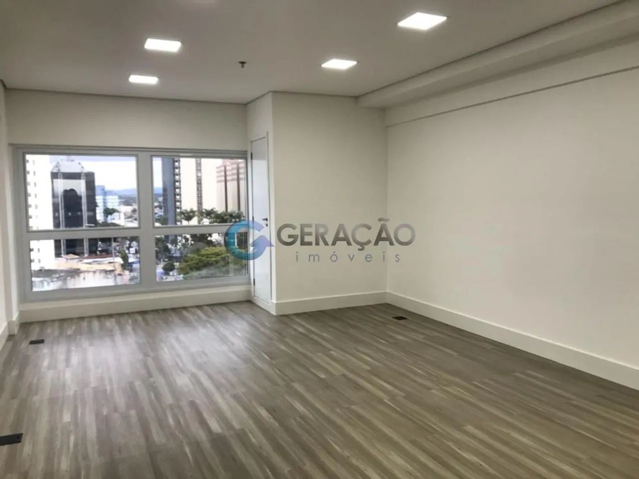 Comercial Sala em Condomínio em São José dos Campos
