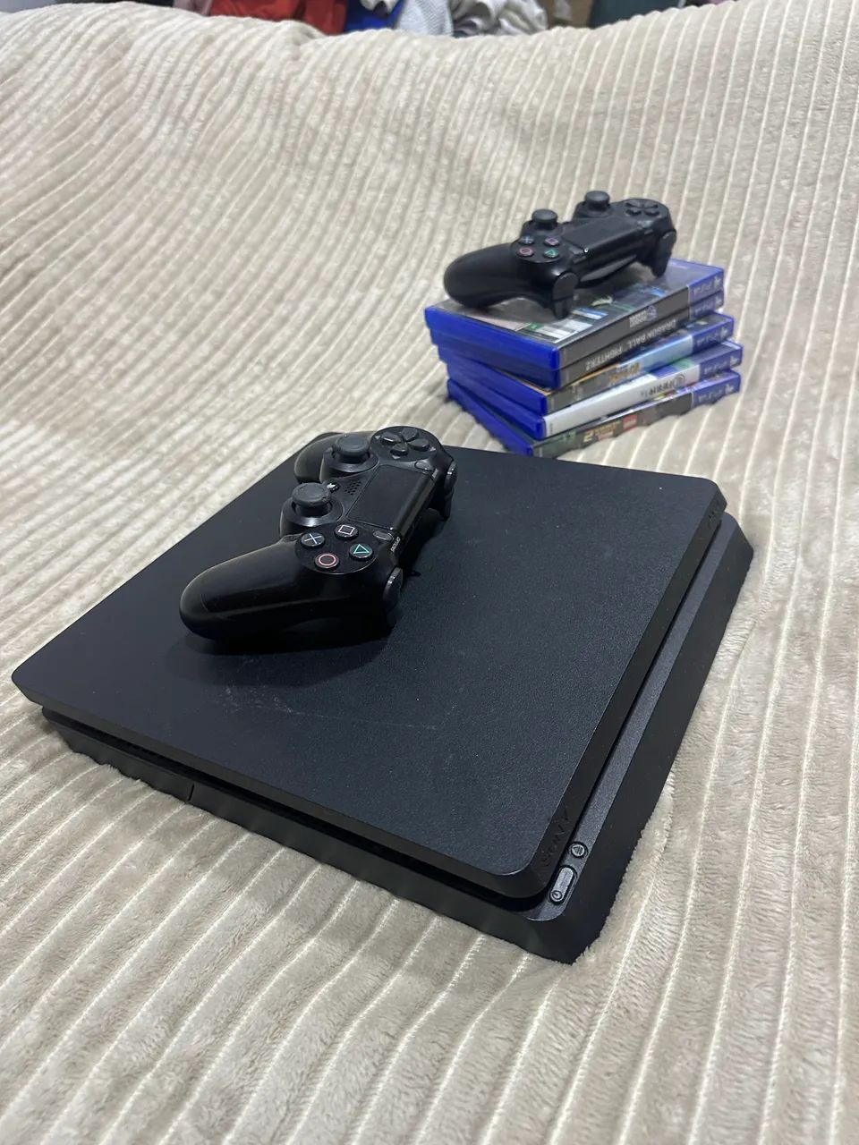 Vendo Ps4 slim 1tb