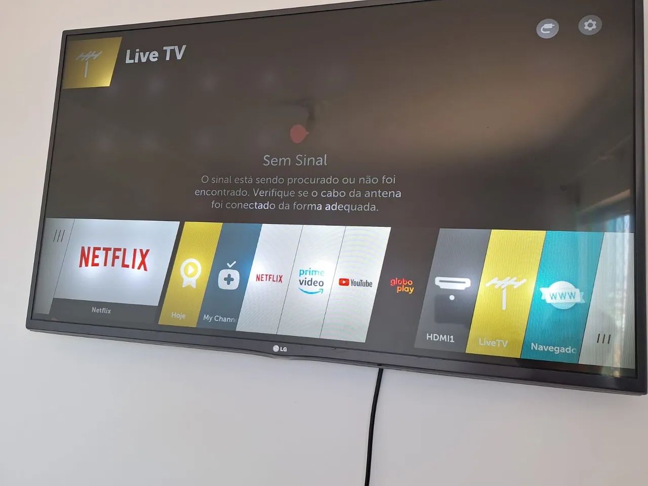 Smart tv com bolinhas brancas usada 42 - Foto 3