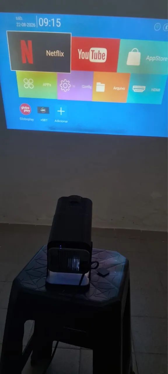 Projetor projeta até 150 polegadas