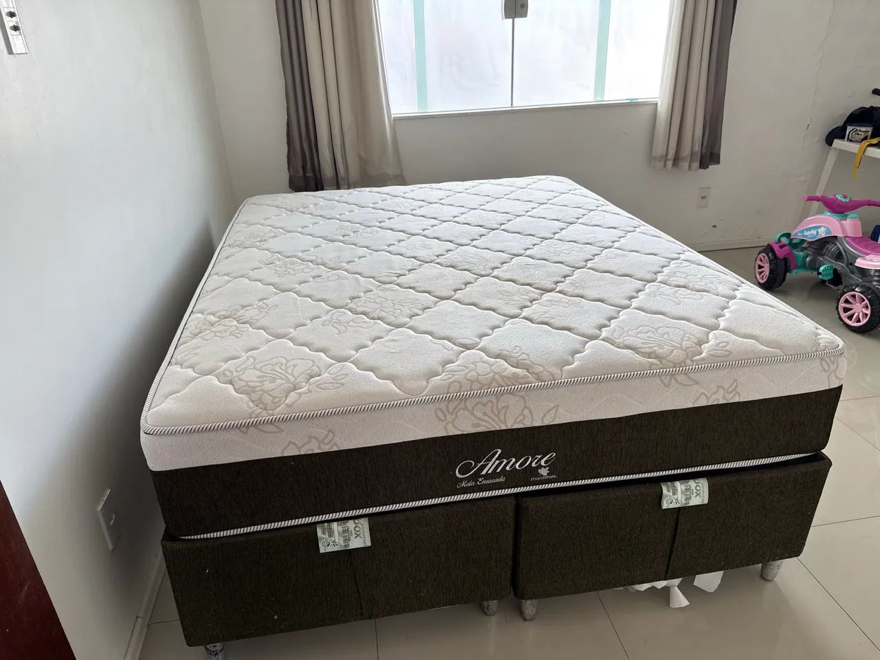Vendo cama box Queen 