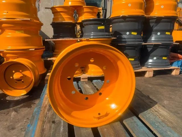 Roda dia. 4x4 - 9x18, monta pneu 12,5/80-18, Retroesc. John Deere 310L K P - p/n AT309104 1