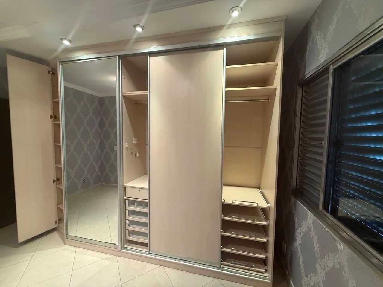 Guarda-roupa Planejado com Espelho
