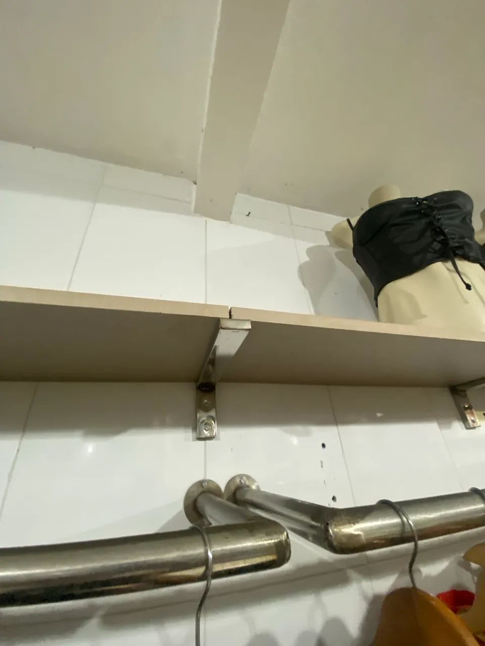 Prateleira com ganhos de inox  - Foto 2