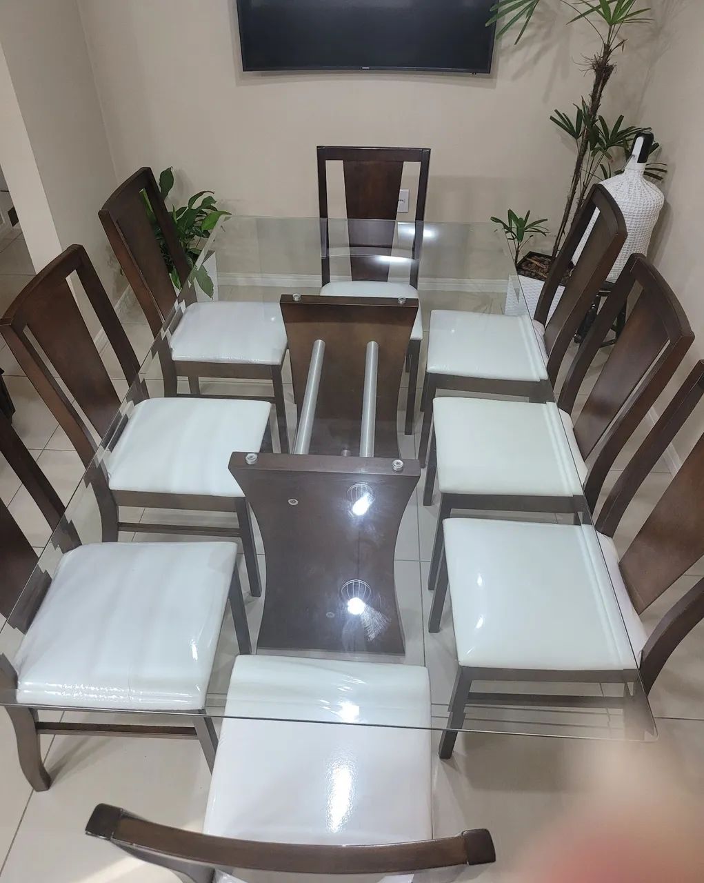 Mesa com 8 cadeiras madeira maciça  - Foto 4