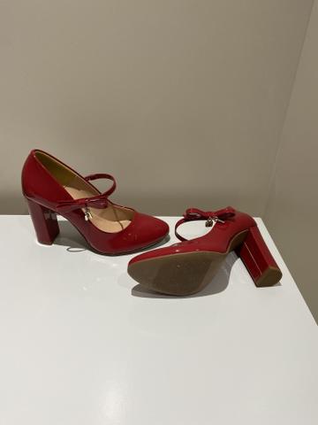 Sapato vermelho nro 35