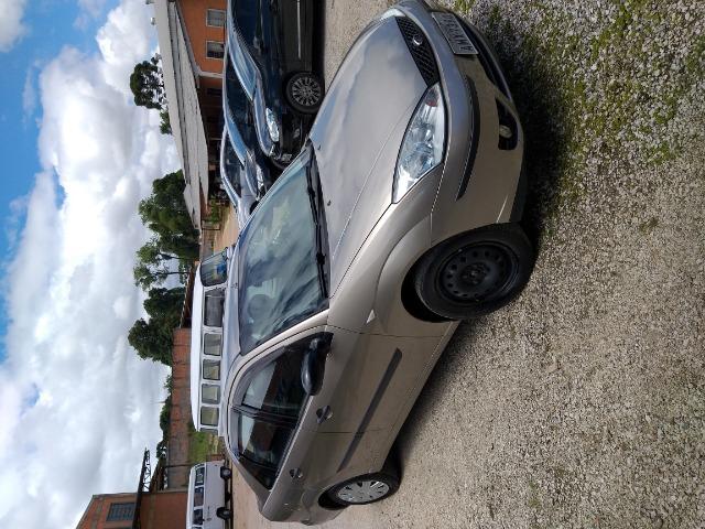 Focus sedan 2005 - Foto 11
