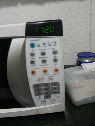 Vendo ou troco micro-ondas 20 litros - Foto 2