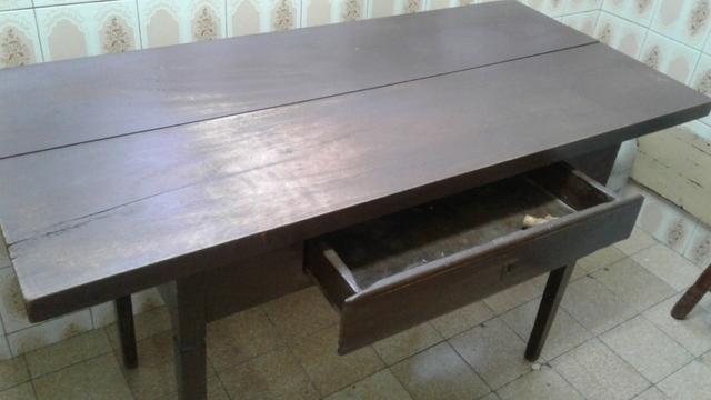 Mesa antiga com gaveta - Foto 2