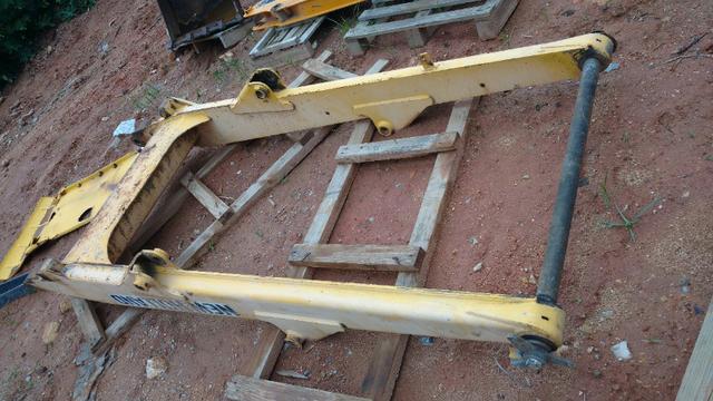 Pino grande montagem do H no chassi New Holland LB90 - Foto 2