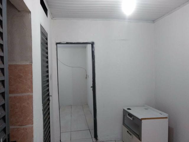 Quitinete com : 1 quarto 1 sala 1 cozinha e banheiro - Foto 3