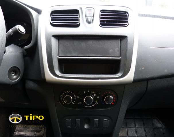 RENAULT SANDERO AUTHENTIQUE 1.0 2015 - Foto 13
