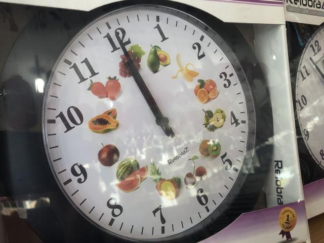 Relógio de parede modelo frutas somente 20 reais