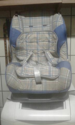 Vendo cadeirinha pra carro de 15 a 25 KG
