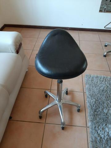 Mocho auxiliar pra cabeleireiro
