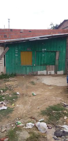 Vende-se uma casa