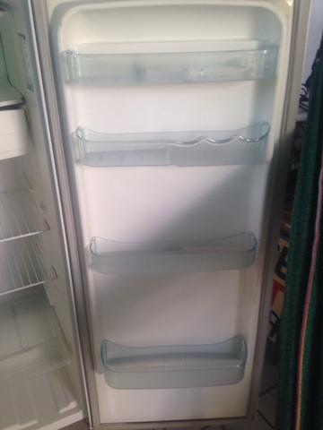 Vende-se geladeira e fogão - Foto 5