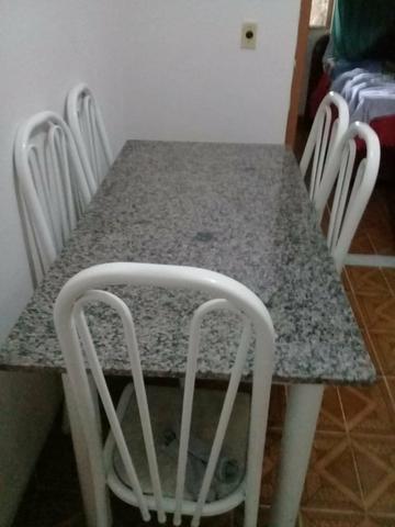 Vende-se mesa de granito,seis cadeiras,em ótimo estado, valor 400 reais - Foto 2