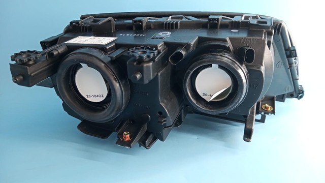 Farol  Serie-3 E46 Ano:1999-2001 Marca:TYC Sedan ?Elétrico Mascara Negra - Foto 3