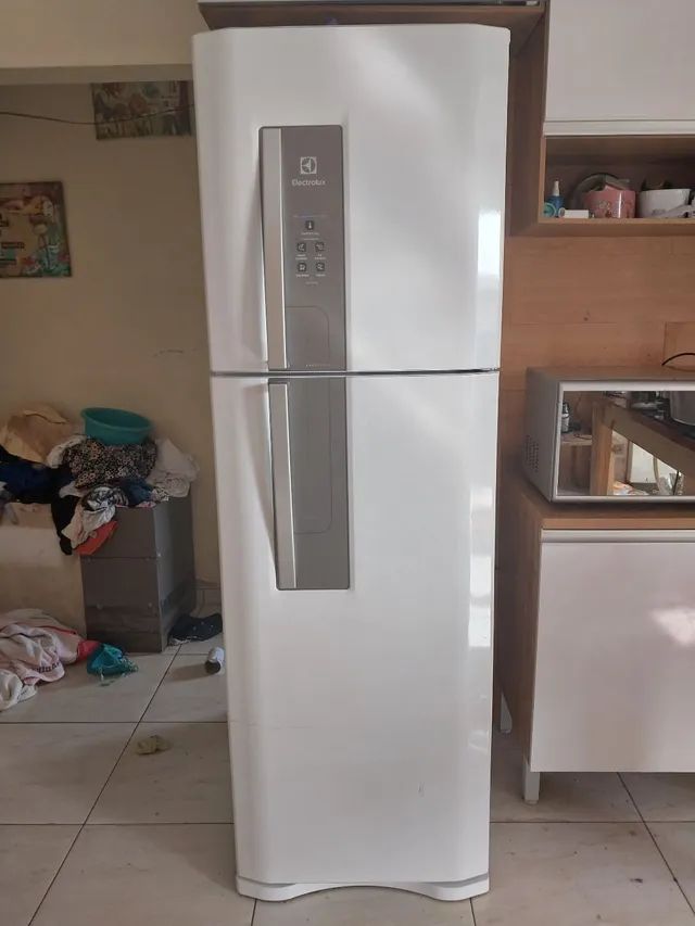 Geladeira Electrolux DF44 com Prateleira Reversível Branca - 402L