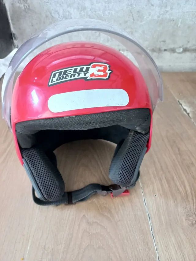 Capacete semi novo 