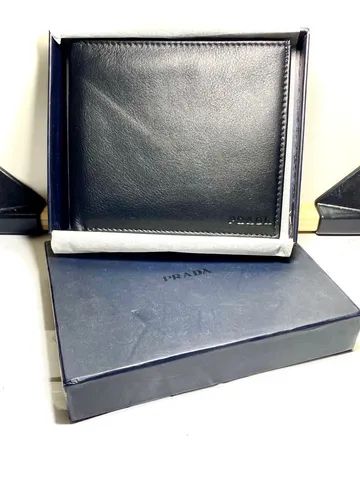 Prada Carteira masculina de couro texturizado preto - Foto 2