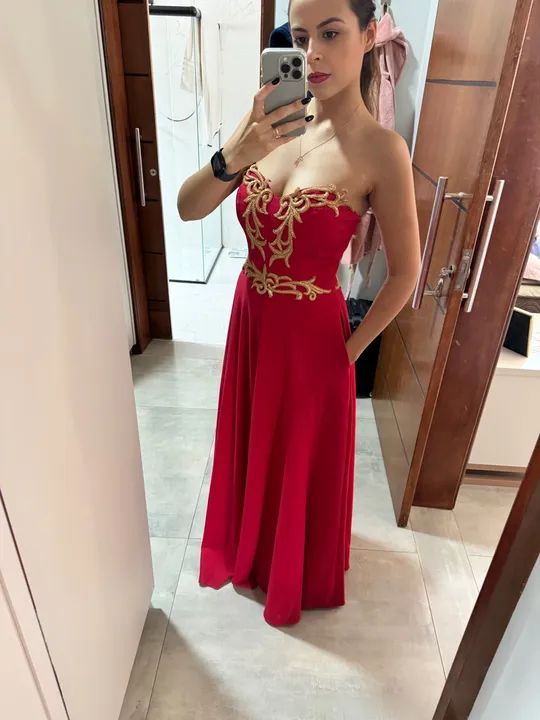 Vestido de Festa Vermelho com Detalhes Dourados - Foto 5