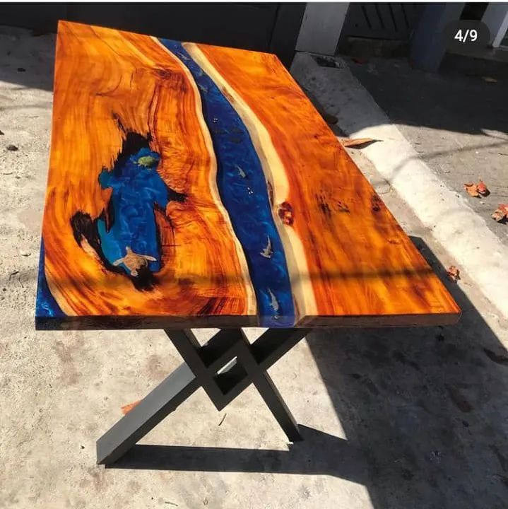 Mesa de Madeira e resina epoxi
