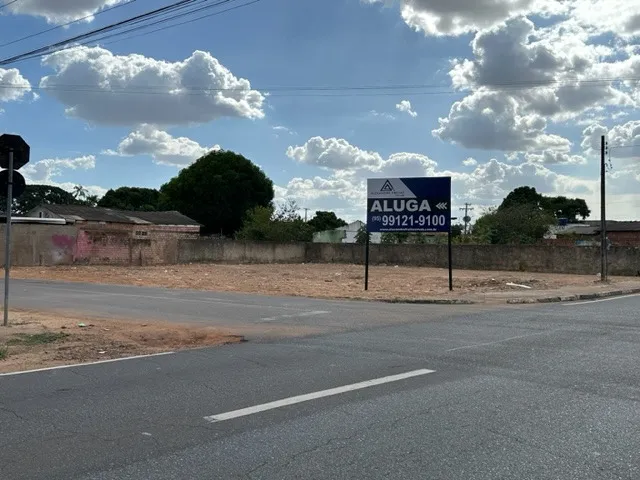 Locação. Alta visibilidade. Terreno esquina positiva na Manoel Felipe, n 1533. 720 m2.