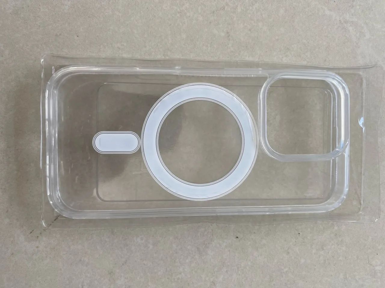Capa Transparente Magnética para iPhone 16 Pro - Foto 3