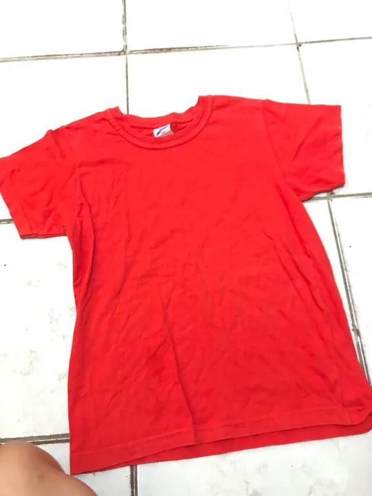 Camisa vermelha infantil
