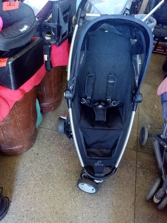 Carrinho quinny de passeio seminovos  - Foto 2