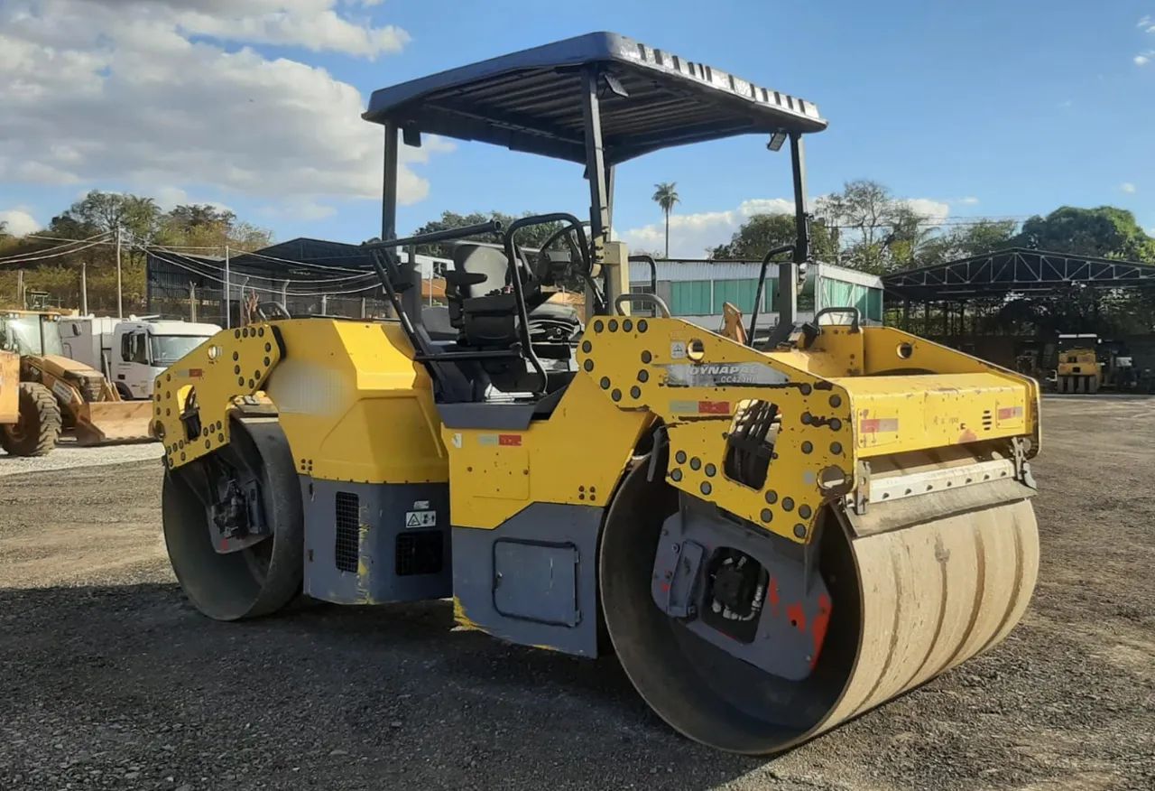 Rolo Compactador Dynapac CC-424 ano 2014, Chapa / Chapa (Tandem), em MG - Foto 3