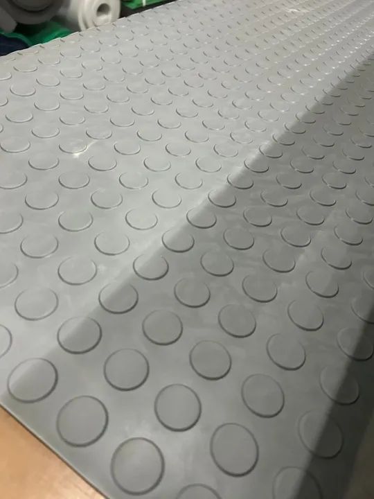 Tapete emborrachado moeda cinza 1,30L - Foto 2