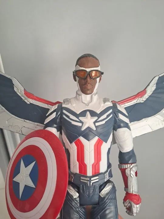 Boneco Falcão América Customizado Marvel - 30 cm - Foto 3