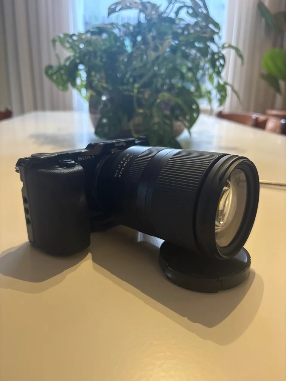 Câmera Sony ZV-E10 + Lente Tamron 17-70 f2.8 + Cage Smallrig