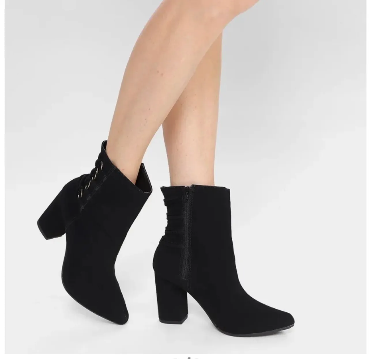Botas Femininas Pretas com Salto Bloco