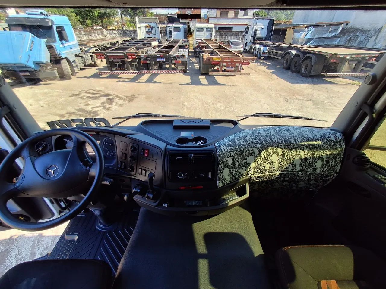 Caminhão Mercedes-Benz Axor 1933 4x2 - Foto 11