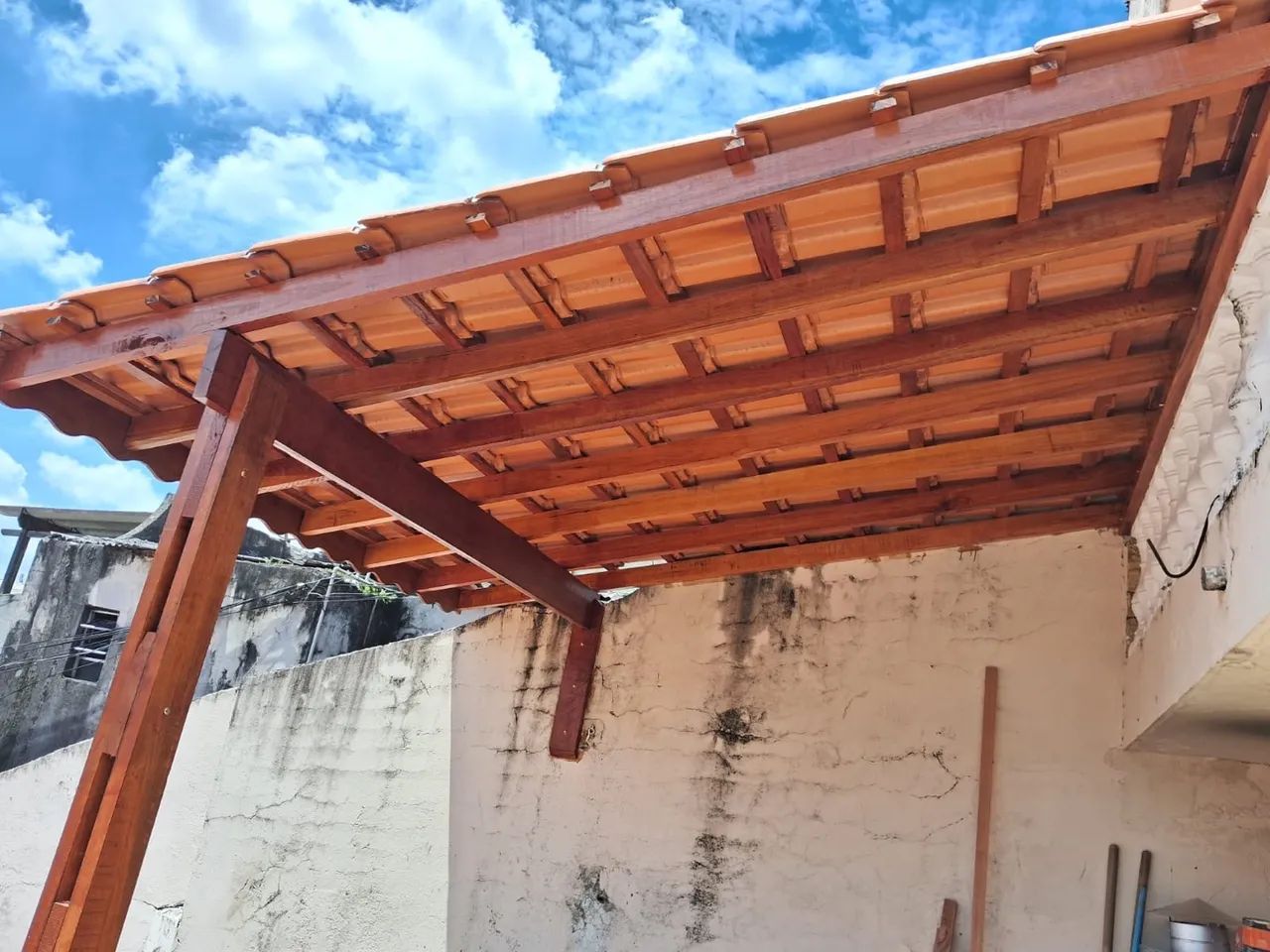Estrutura de madeira para telhado