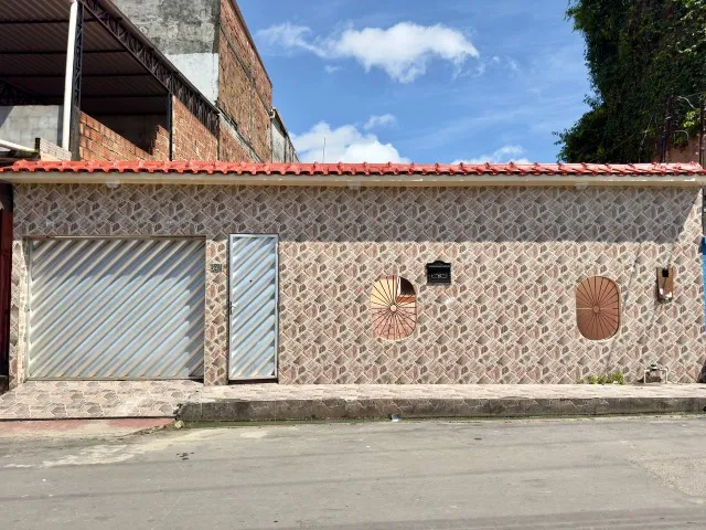 Vende-se uma linda e espaçosa casa no Manoa