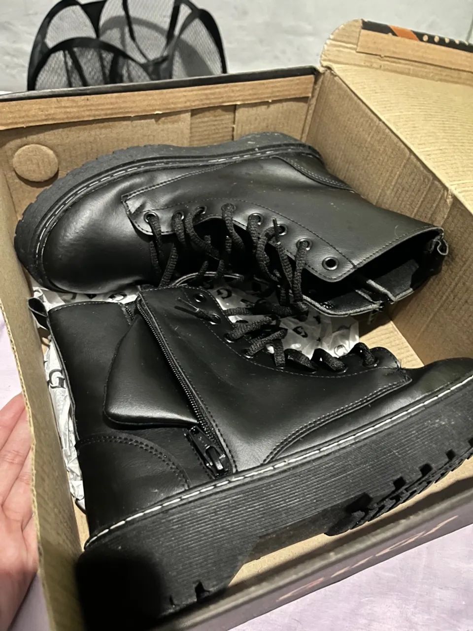 Botas Femininas de Couro Preto - Foto 3
