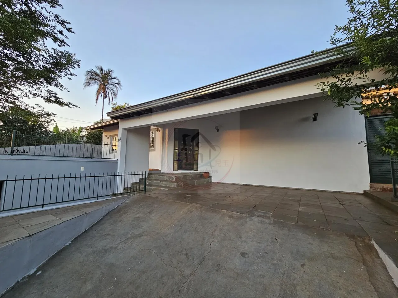 Casa para Locação em Londrina, Coroados, 3 dormitórios, 1 suíte, 4 banheiros, 4 vagas