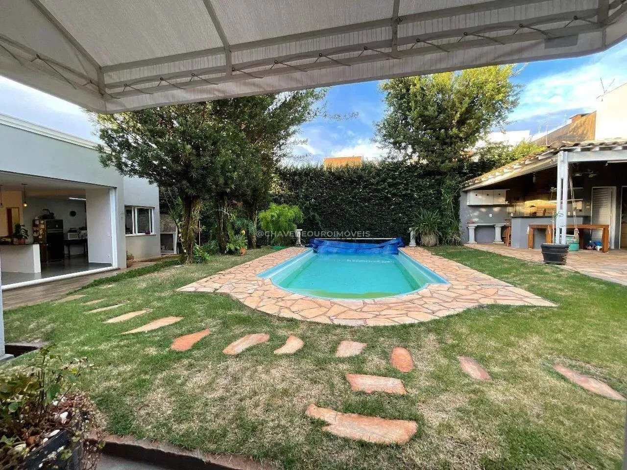 Casa para locação com 3 suítes localizada no bairro Olinda em Uberaba- Mg