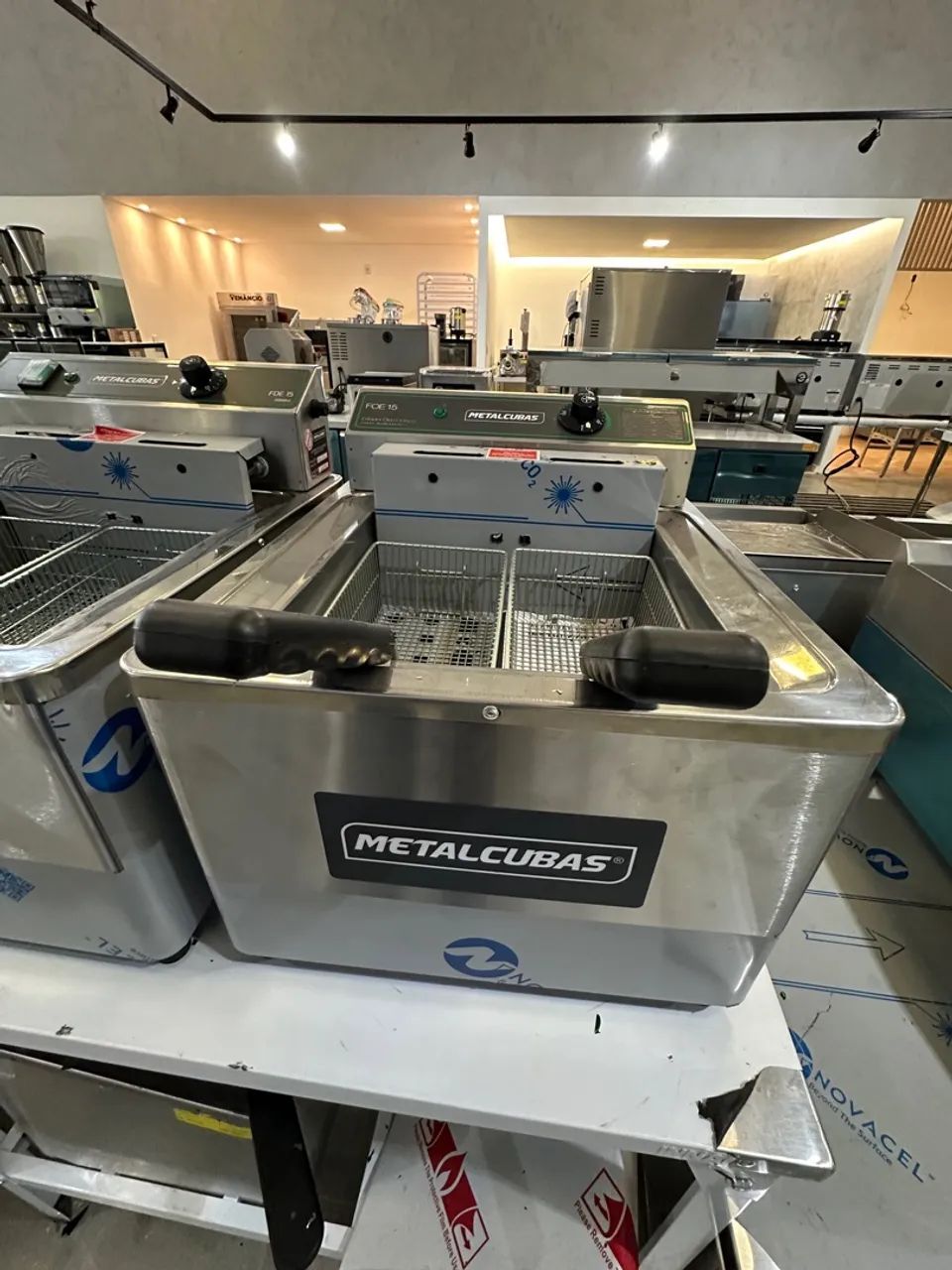 Fritadeira óleo 15 litros 2 cestos 5000W - metalcubas 