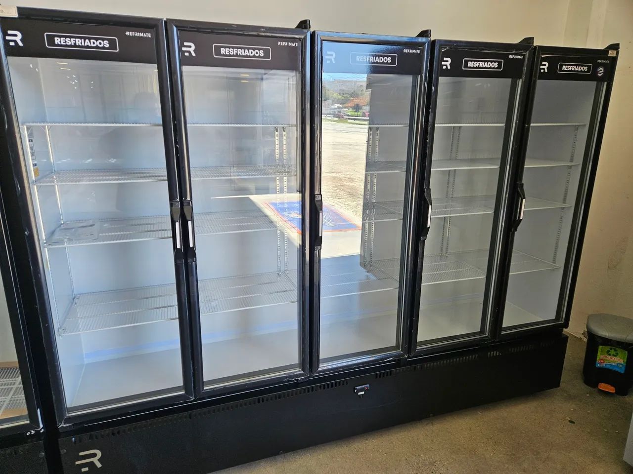 expositora refrigerada 5 portas para bebidas/lacticínios nova
